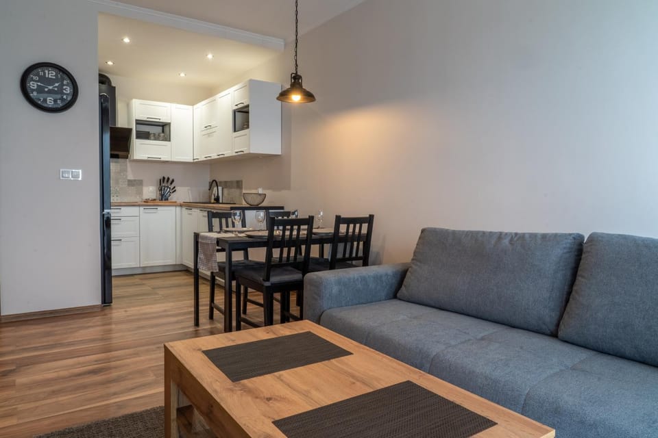 Komfortowy Apartament Nadbrzeżna blisko Warszawy z Parkingiem Apartment in Masovian Voivodeship