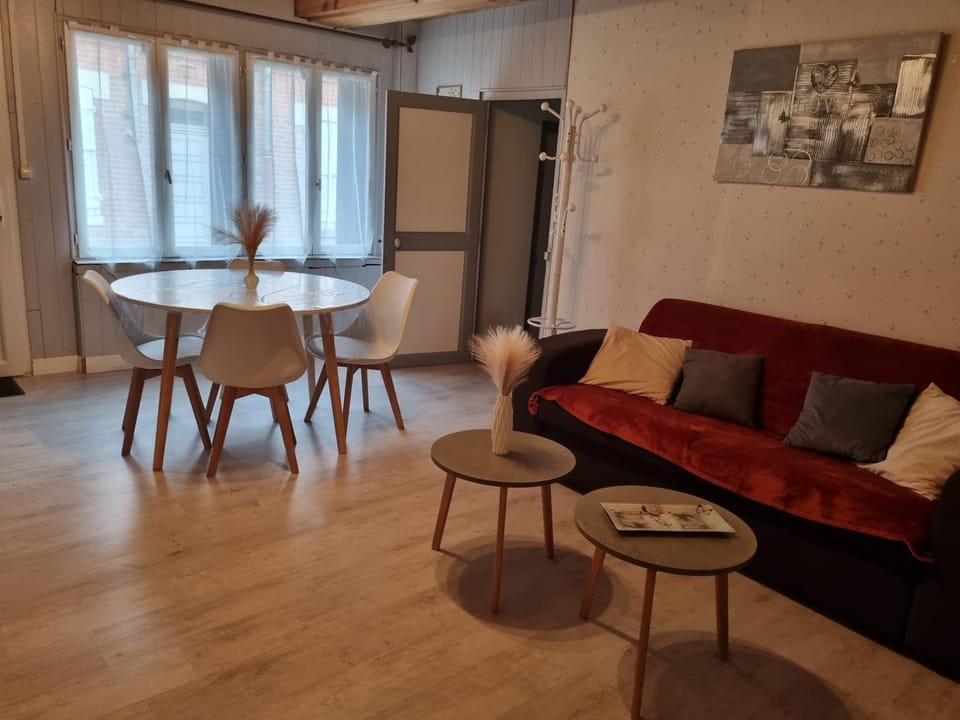 Seating area, Dining area