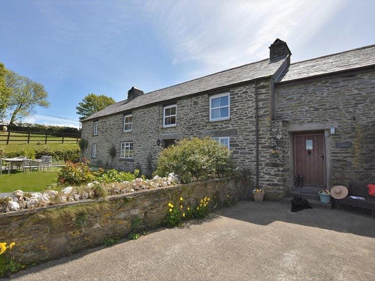 Fentrigan Manor Farm & Holiday Cottages House in England