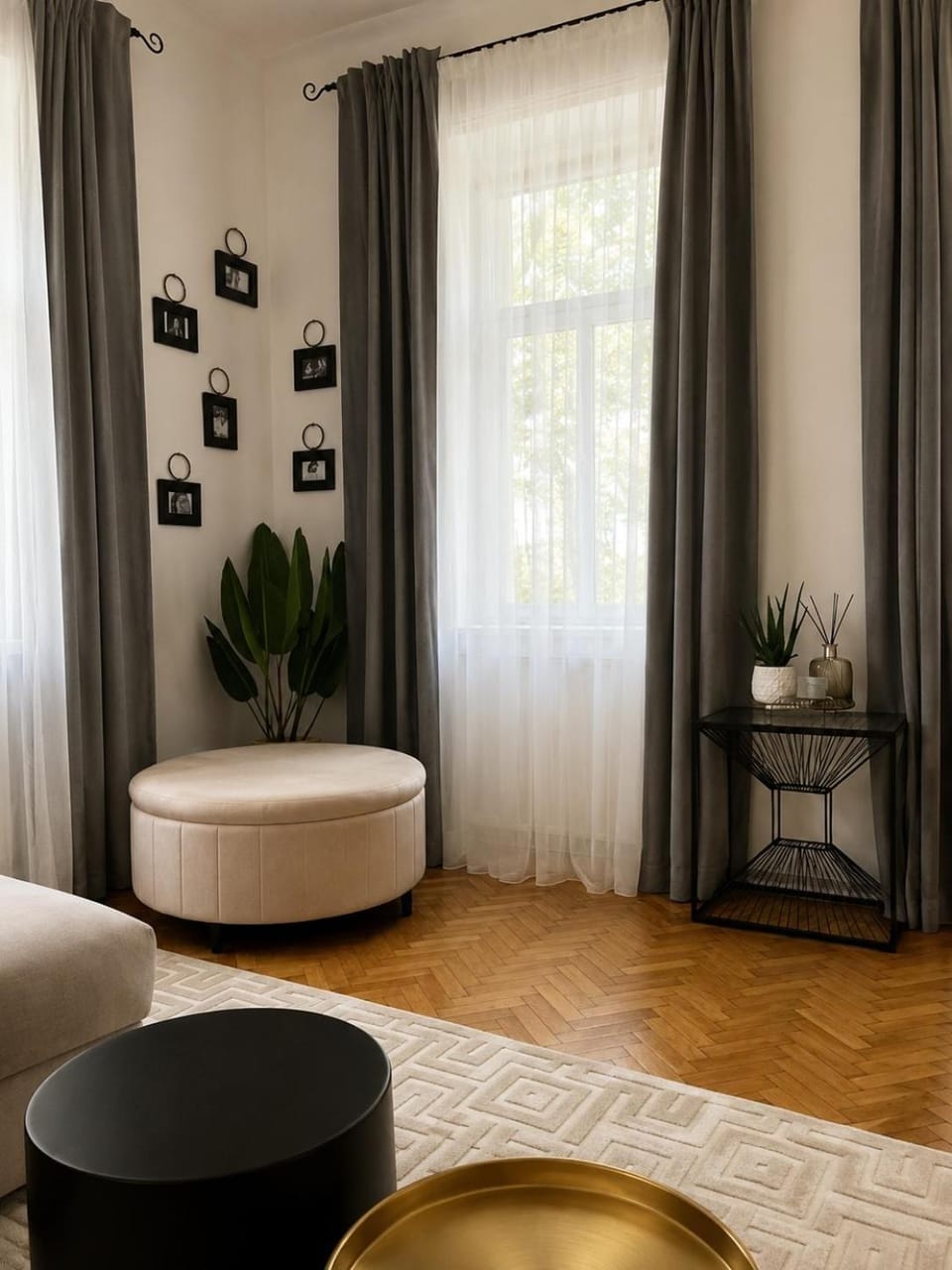 Living room, Seating area