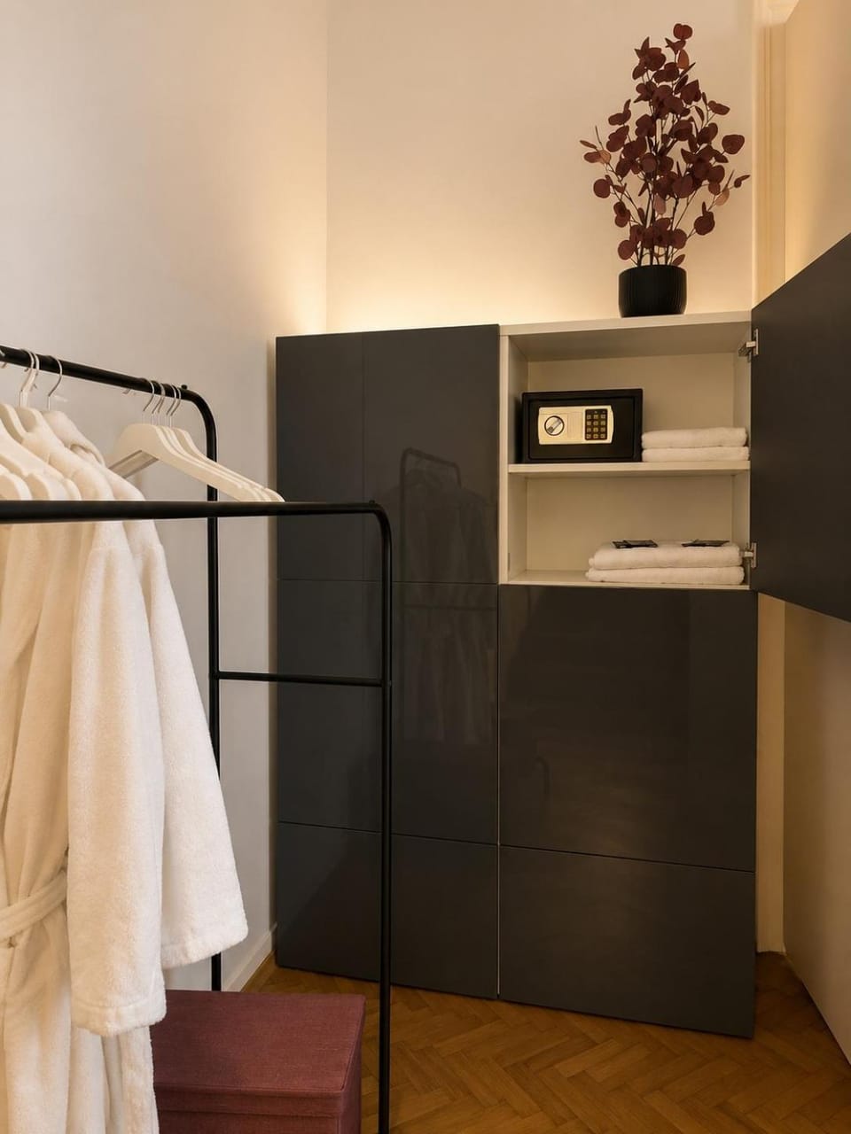 Bedroom, safe
