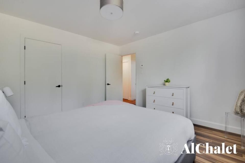Ares chalet avec Spa et piscine Chalet in Quebec