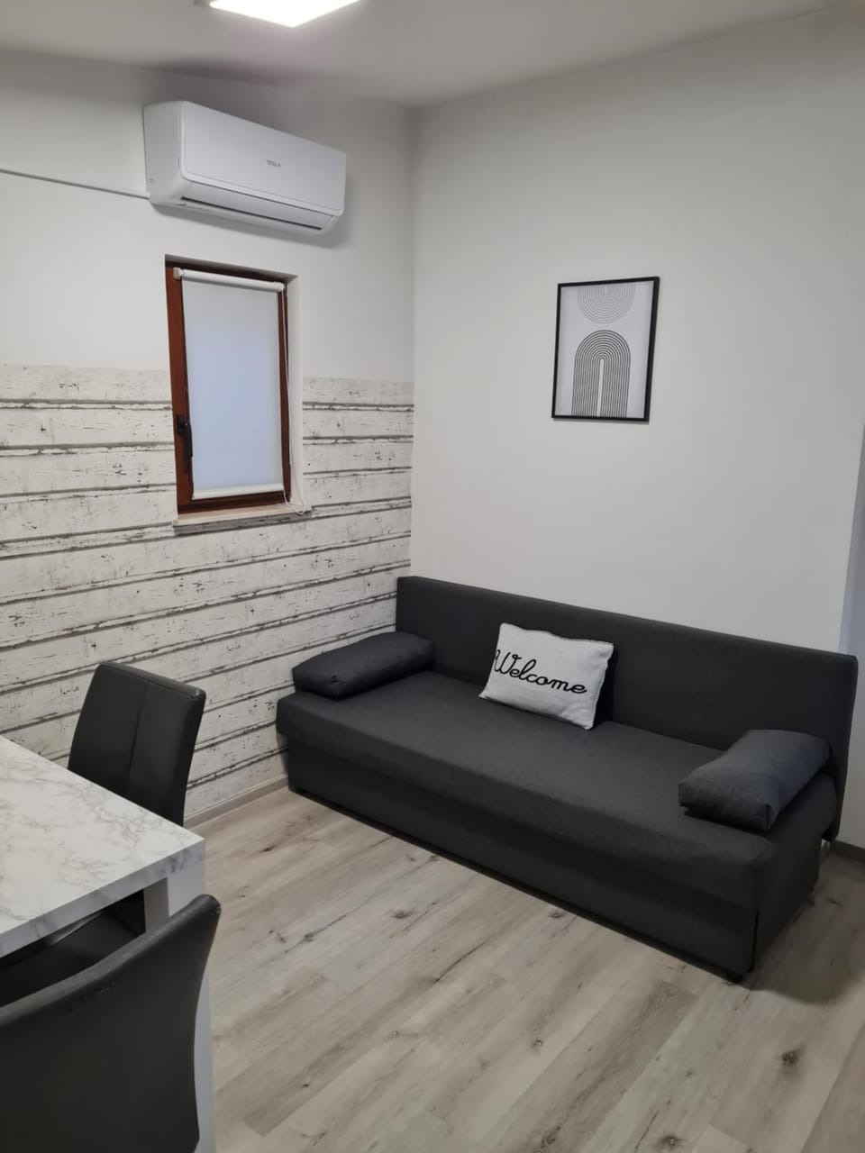 Seating area, air conditioner