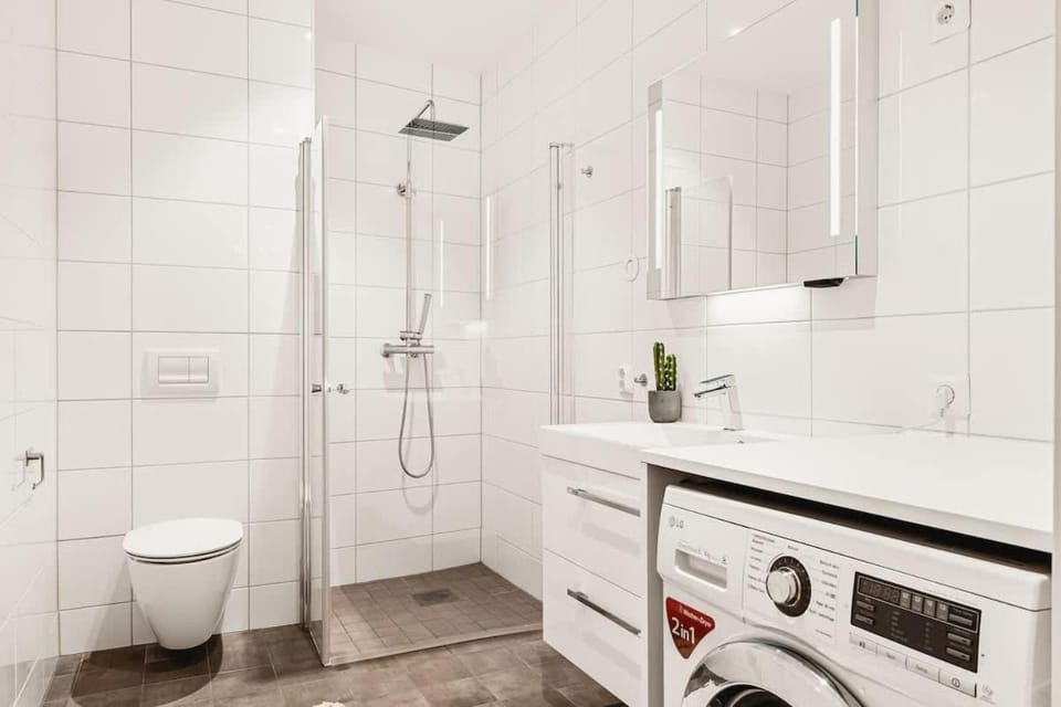 Shower, Toilet, Bathroom, washing machine, dryer