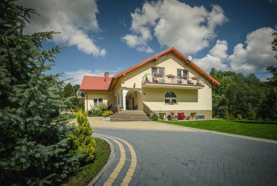 Property building, Facade/entrance, Natural landscape, Garden, View (from property/room)
