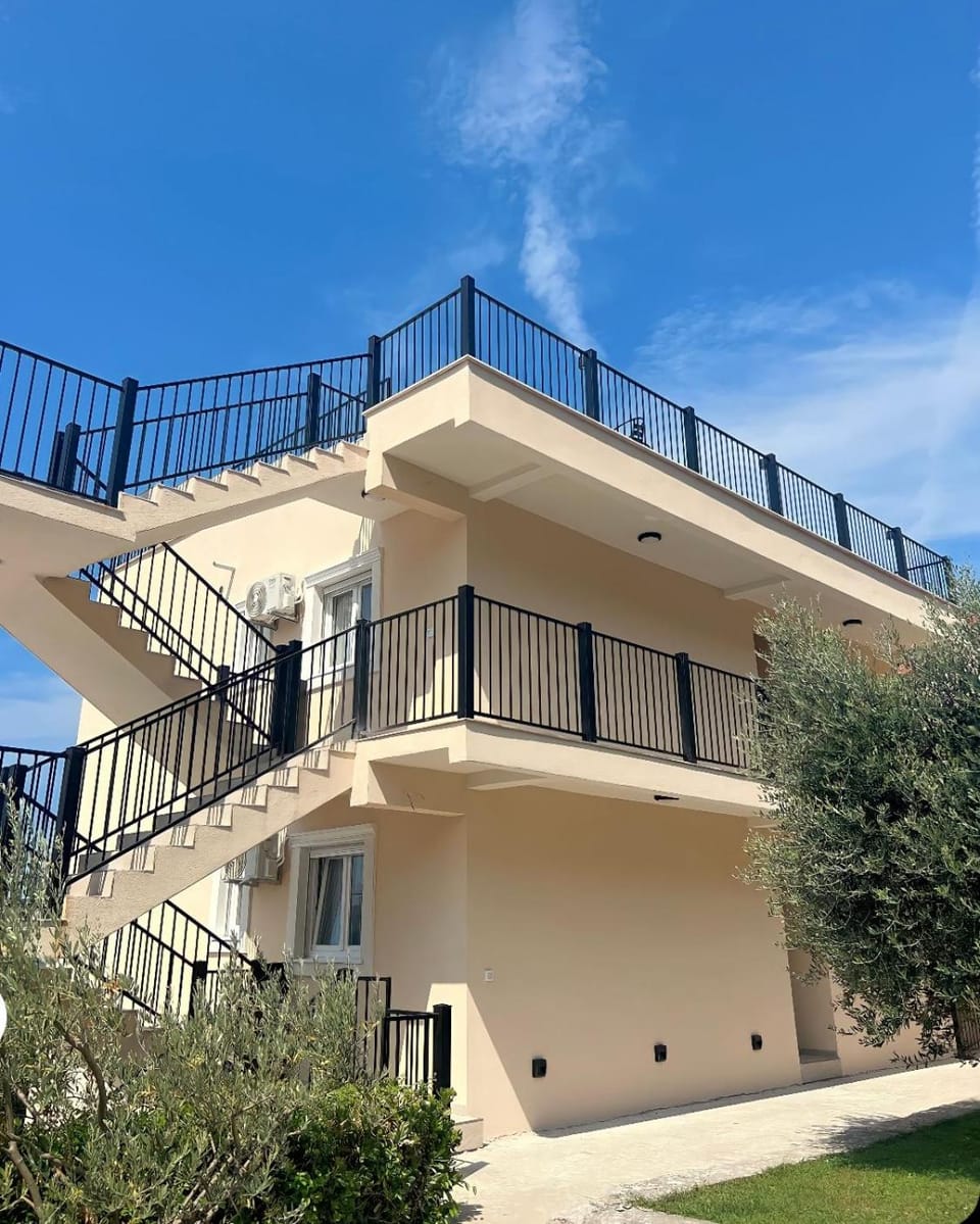Apartments HAS Apartment in Kotor Municipality