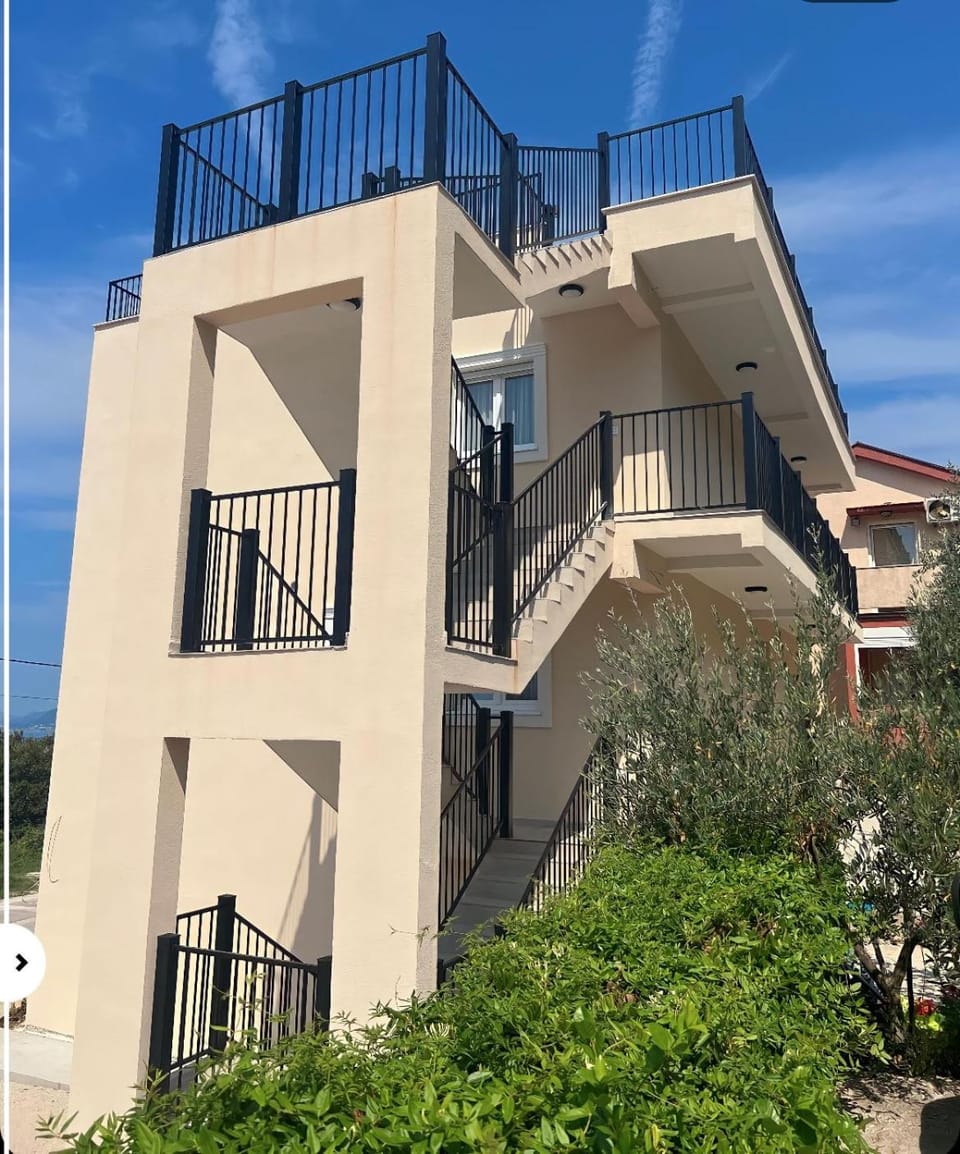 Apartments HAS Apartment in Kotor Municipality