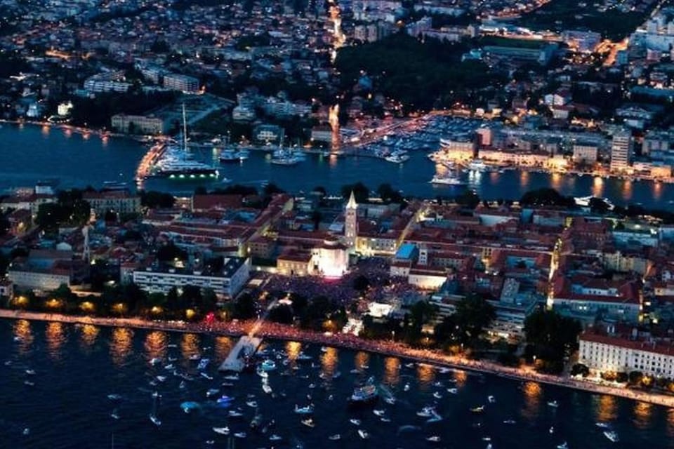 Nearby landmark, Restaurant/places to eat, Neighbourhood, Bird's eye view, Shopping Area