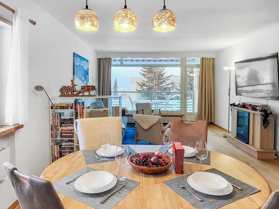 Living room, Dining area, Food, Food
