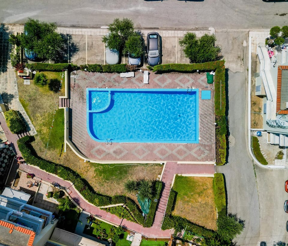 Garden, Swimming pool, Parking