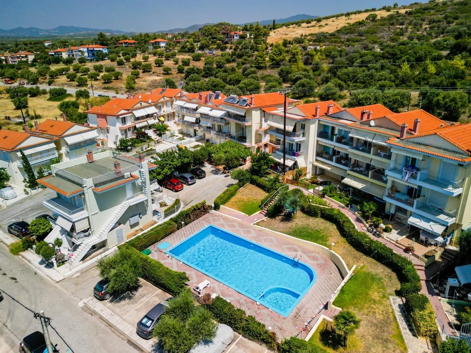 Neighbourhood, Street view, Swimming pool