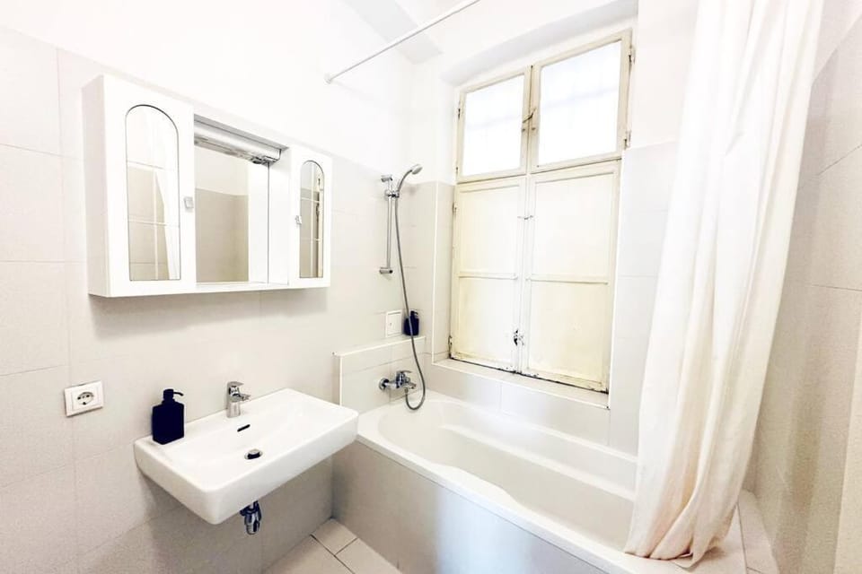 Bathroom, Bath, towels
