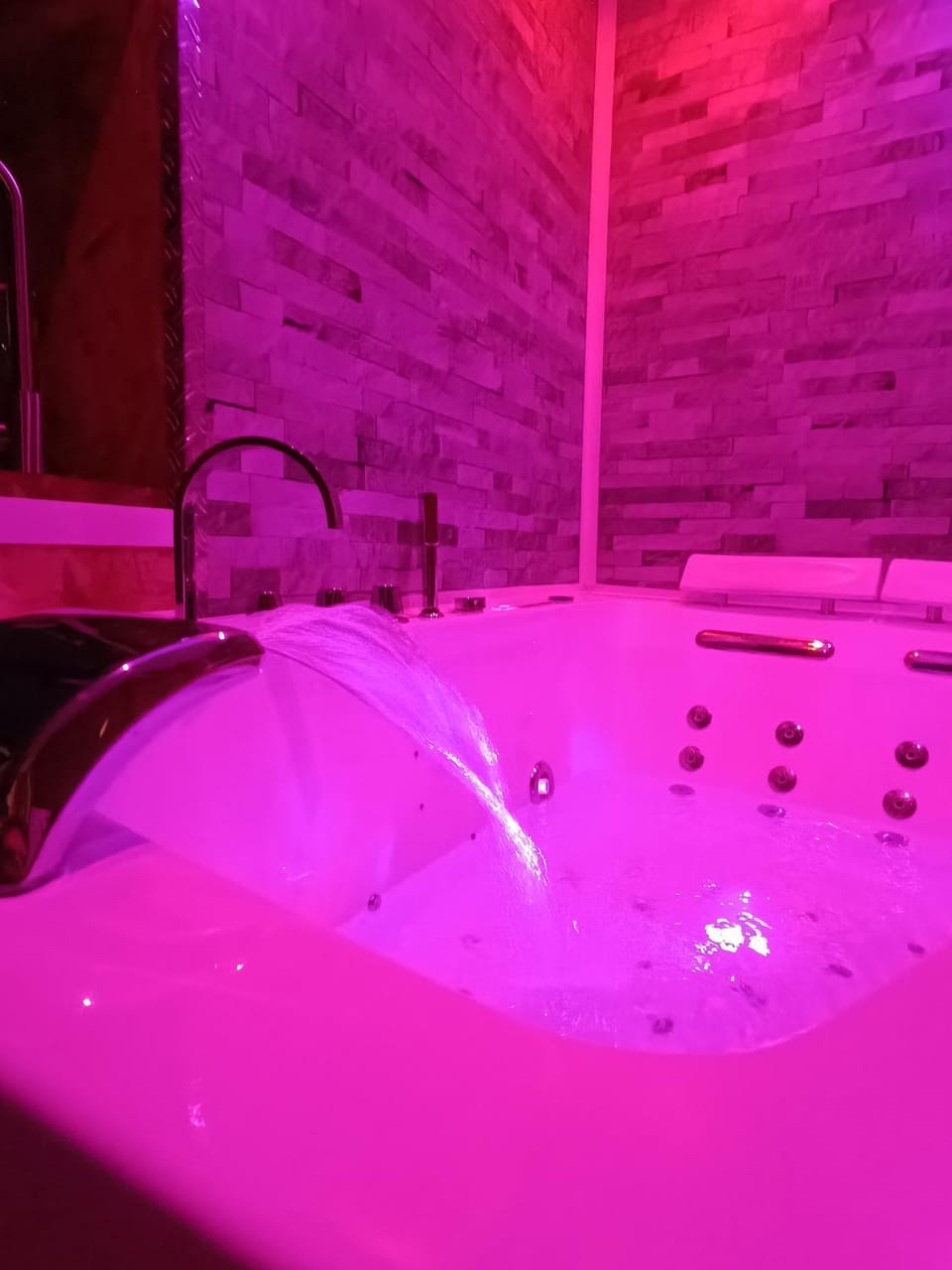 Hot Tub, Hot Tub, Spa and wellness centre/facilities