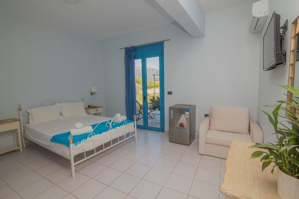 Photo of the whole room, Bedroom, air conditioner