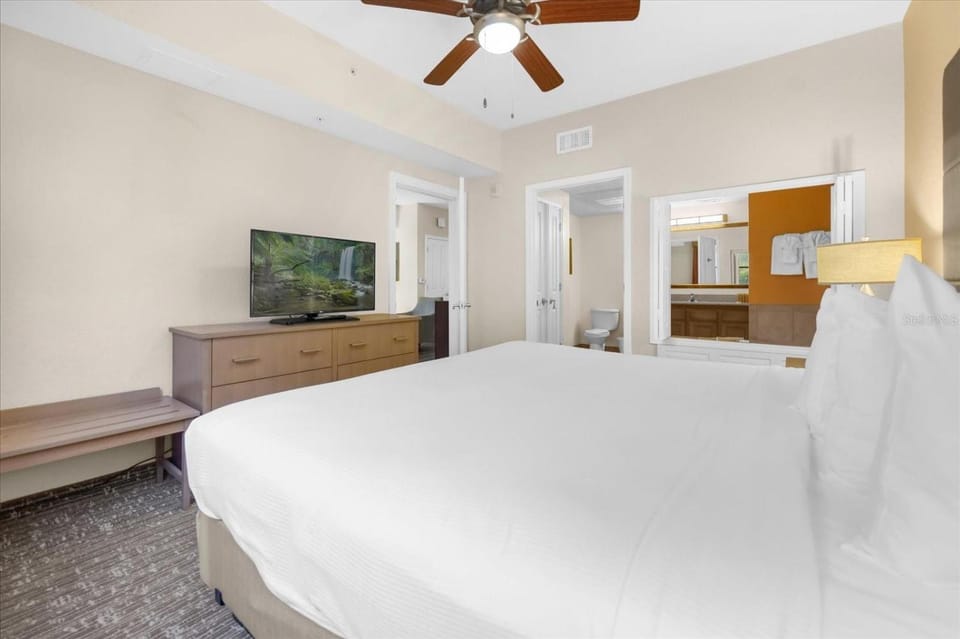 Cozy Orlando Resort Condo 4Mi from Disney Apartment hotel in Orlando