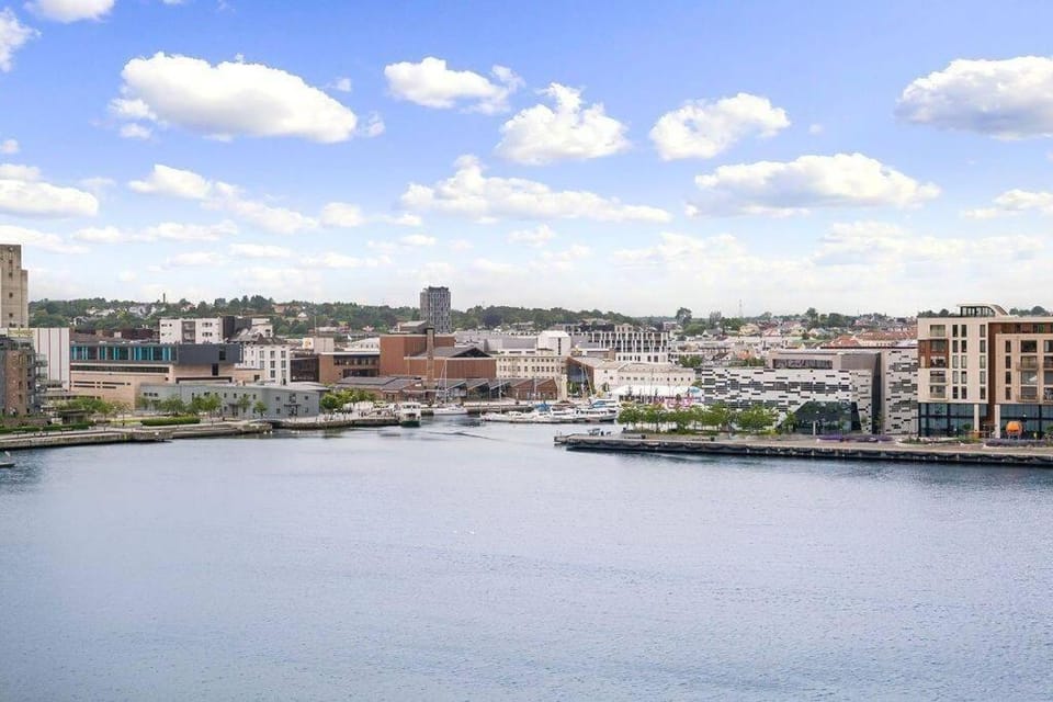 City view, Sea view