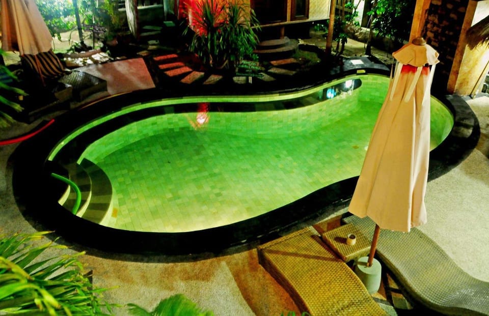 Swimming pool, Swimming pool