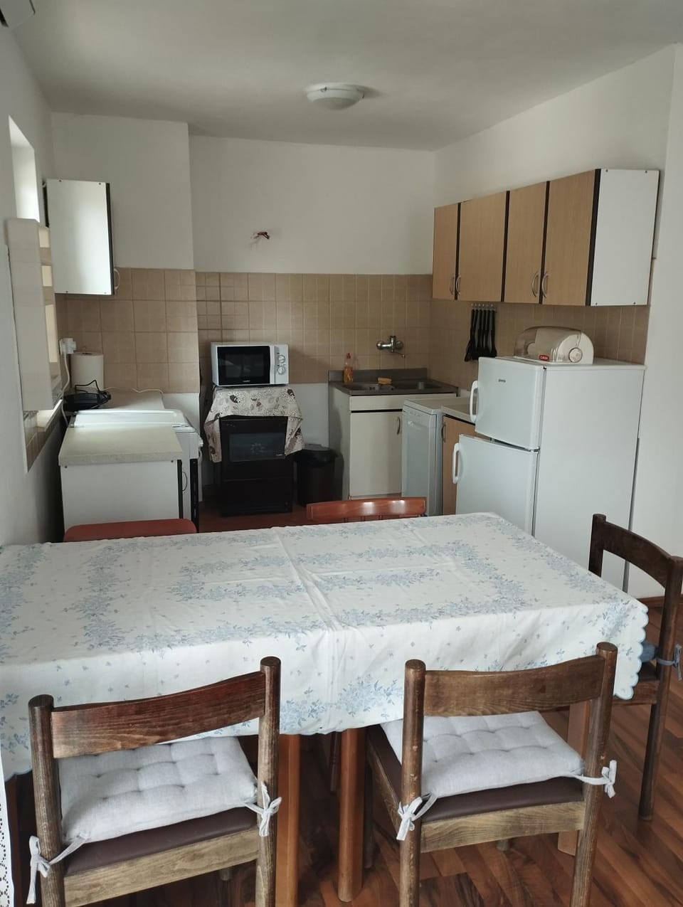 Dining area, pet friendly, kitchen