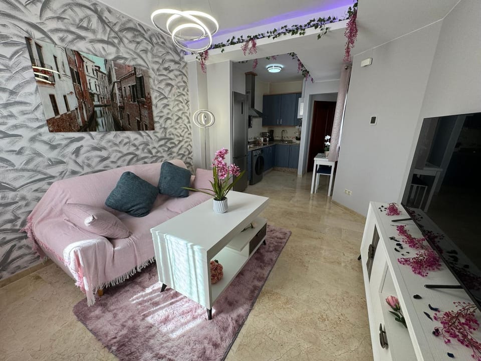 Communal lounge/ TV room, TV and multimedia, Living room, Lounge or bar, Seating area