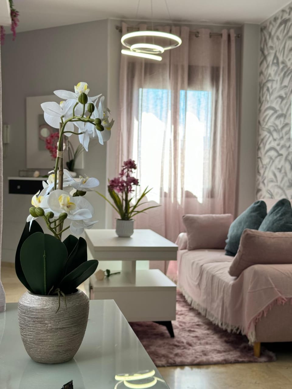 Living room, Lounge or bar, Seating area, Dining area