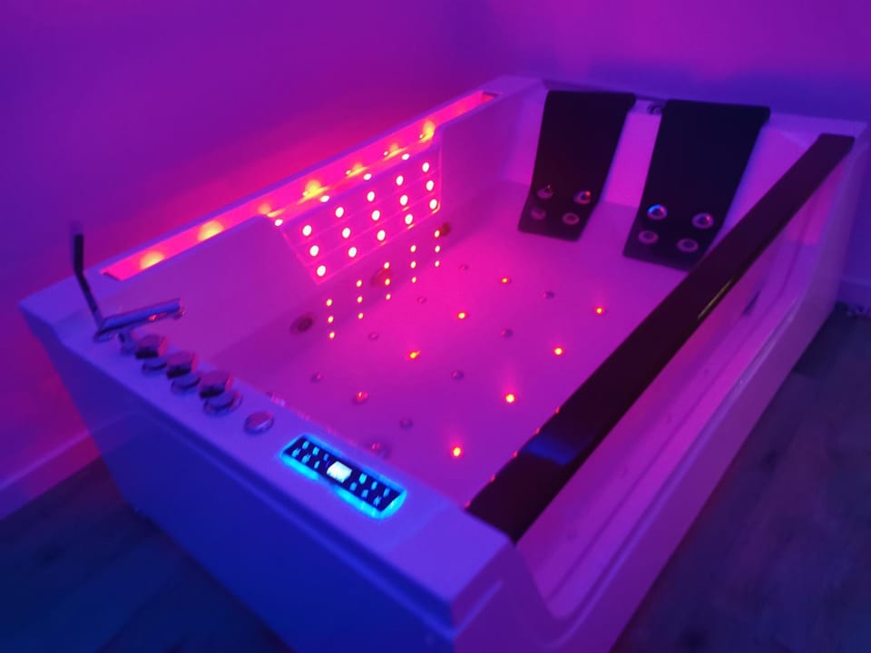 Hot Tub, Hot Tub