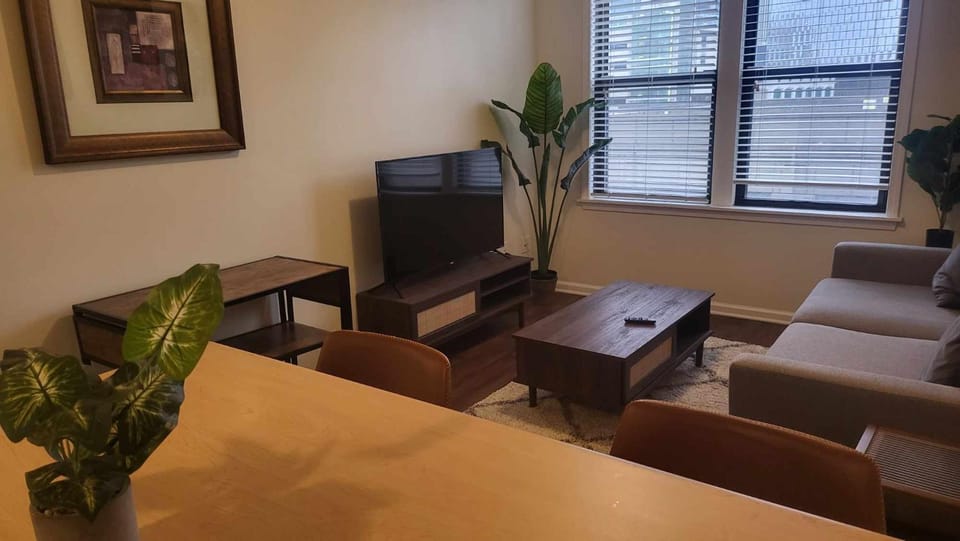 Heart of Detroit Gem! 2BR Apt Apartment in Windsor