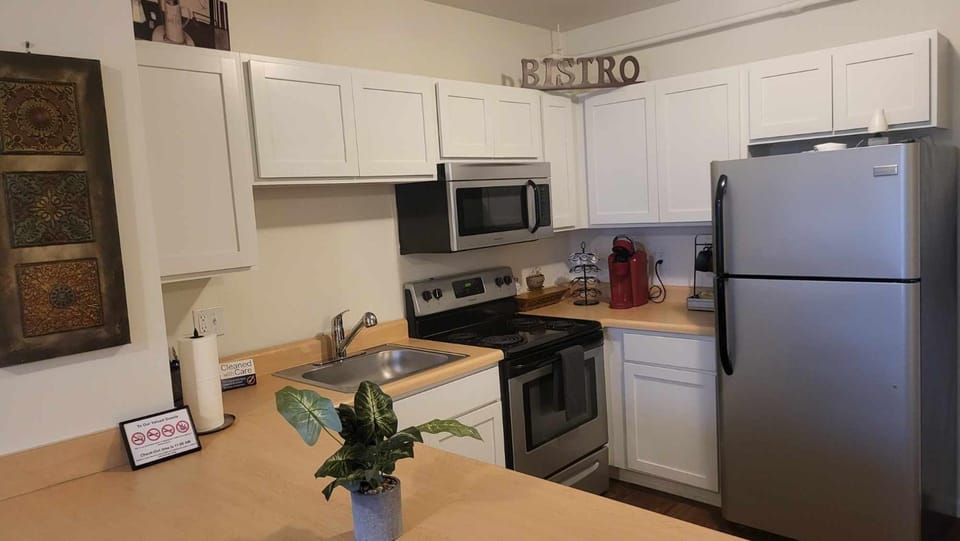 Heart of Detroit Gem! 2BR Apt Apartment in Windsor