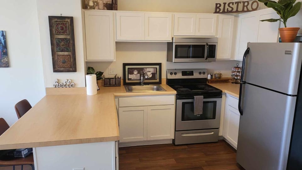 Heart of Detroit Gem! 2BR Apt Apartment in Windsor