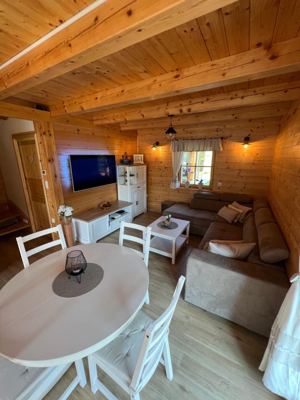 Communal lounge/ TV room, TV and multimedia, Living room, Dining area