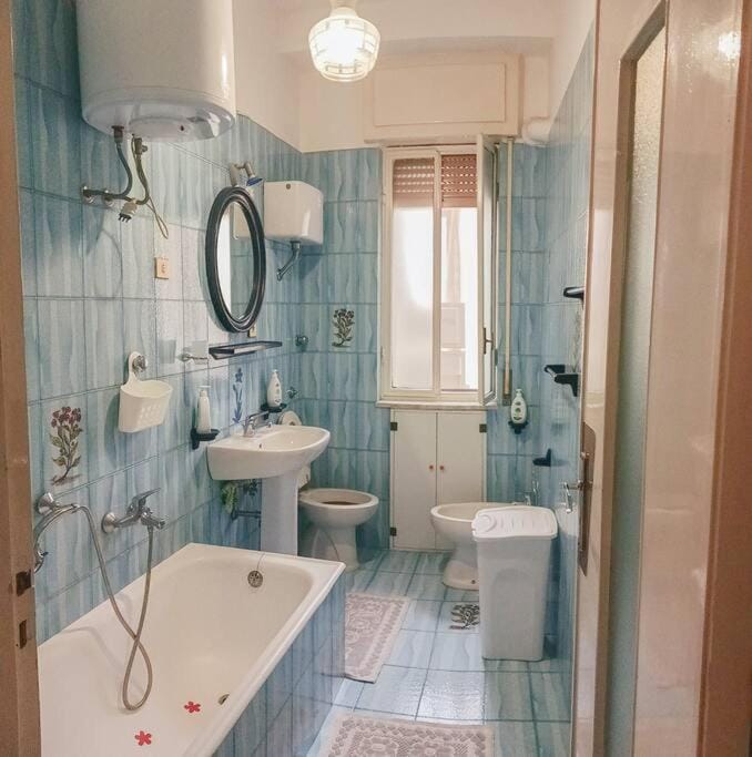 Shower, Toilet, Bathroom, Bath, bidet, towels