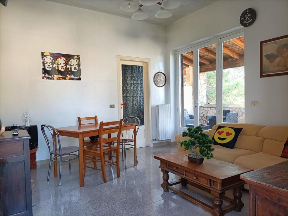 TV and multimedia, Living room, Dining area