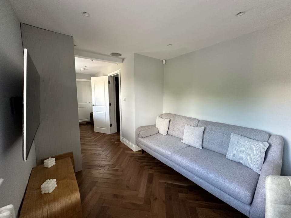 Communal lounge/ TV room, Living room, Seating area