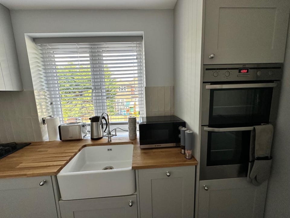 Coffee/tea facilities, dishwasher, minibar