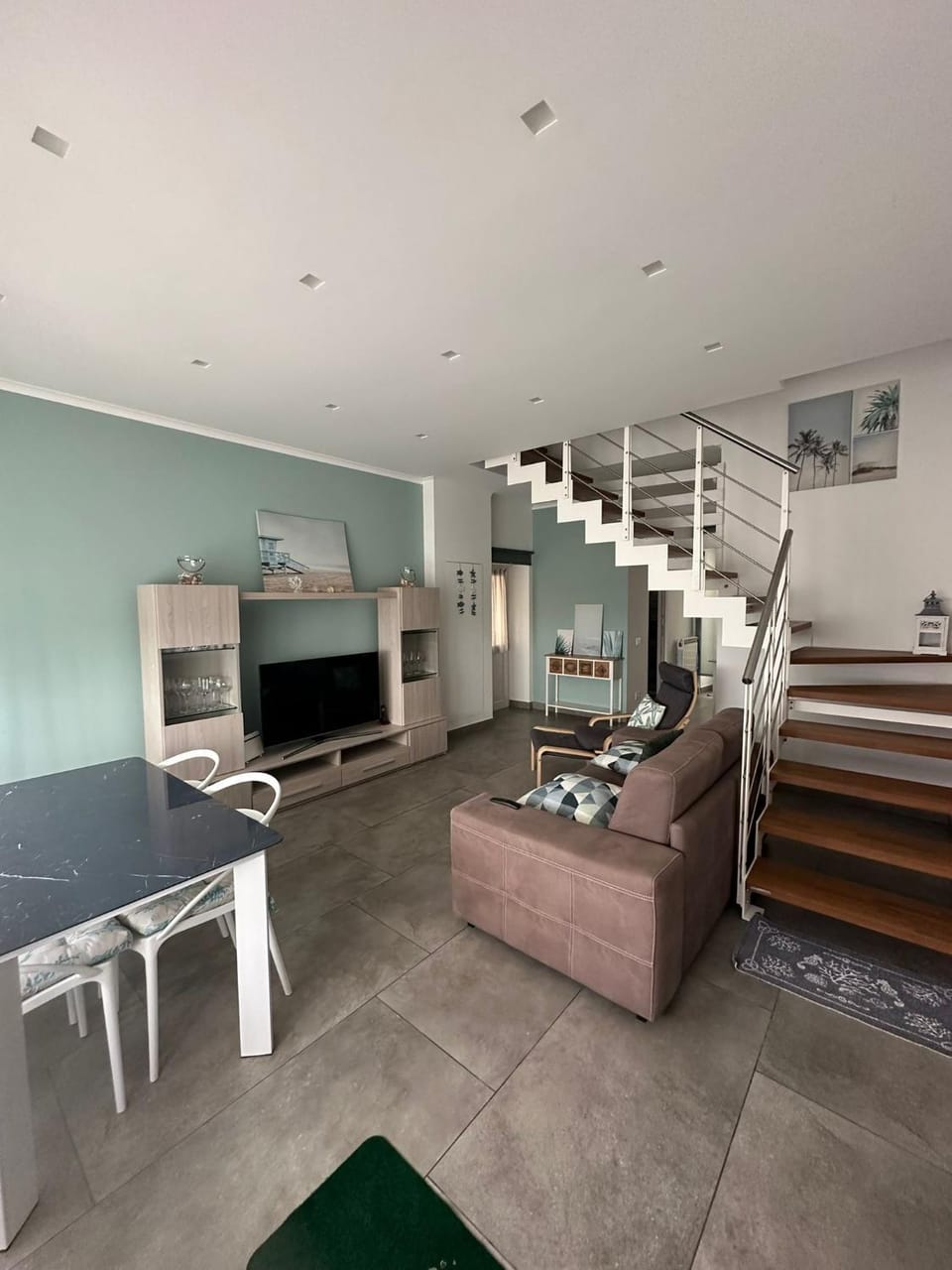 Communal lounge/ TV room