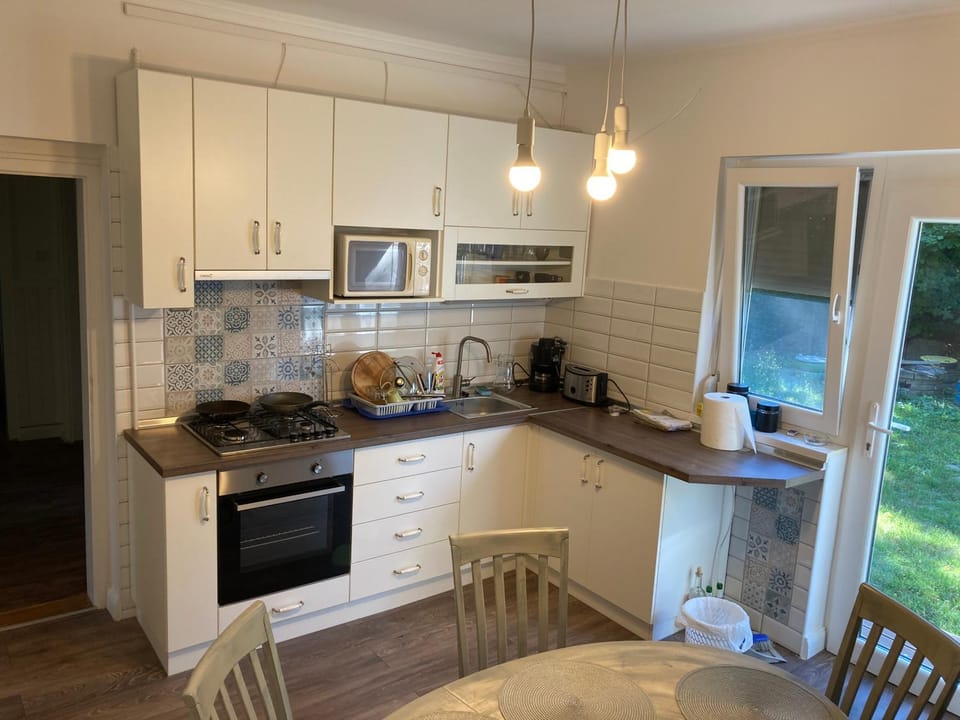Kitchen or kitchenette, Kitchen or kitchenette