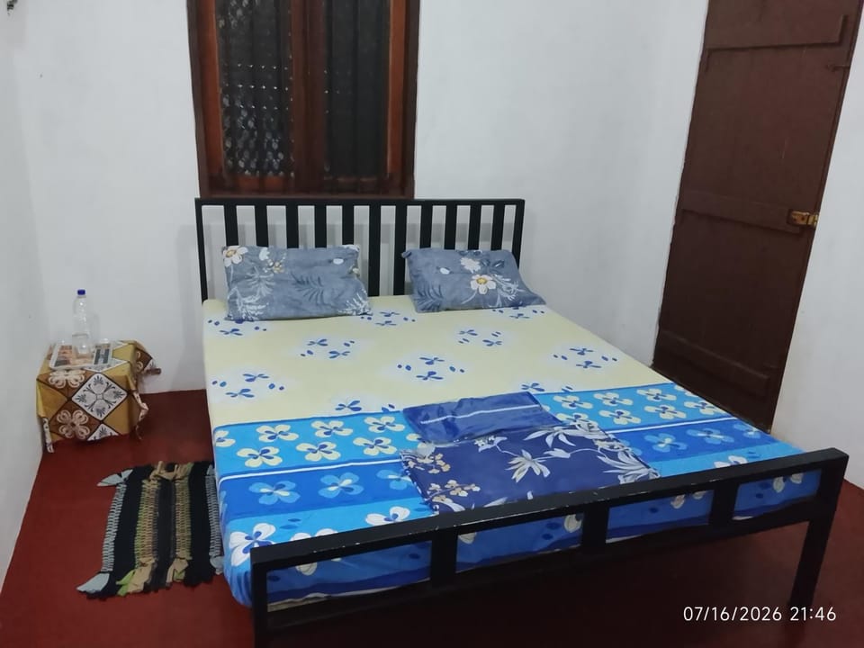 EECS Transit and Budget Homestay Bed and Breakfast in Negombo