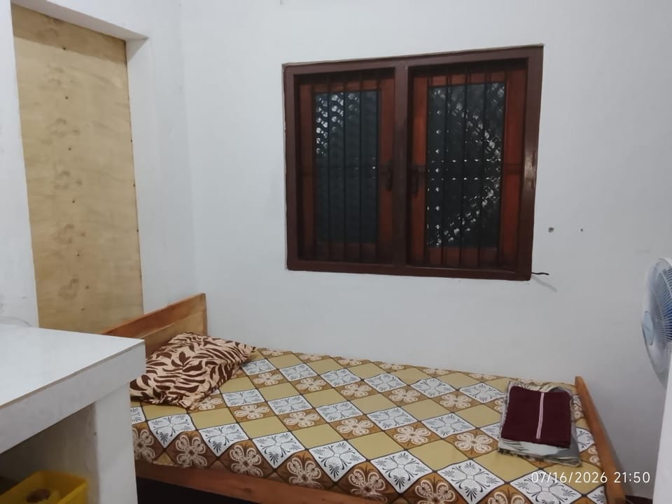 EECS Transit and Budget Homestay Bed and Breakfast in Negombo