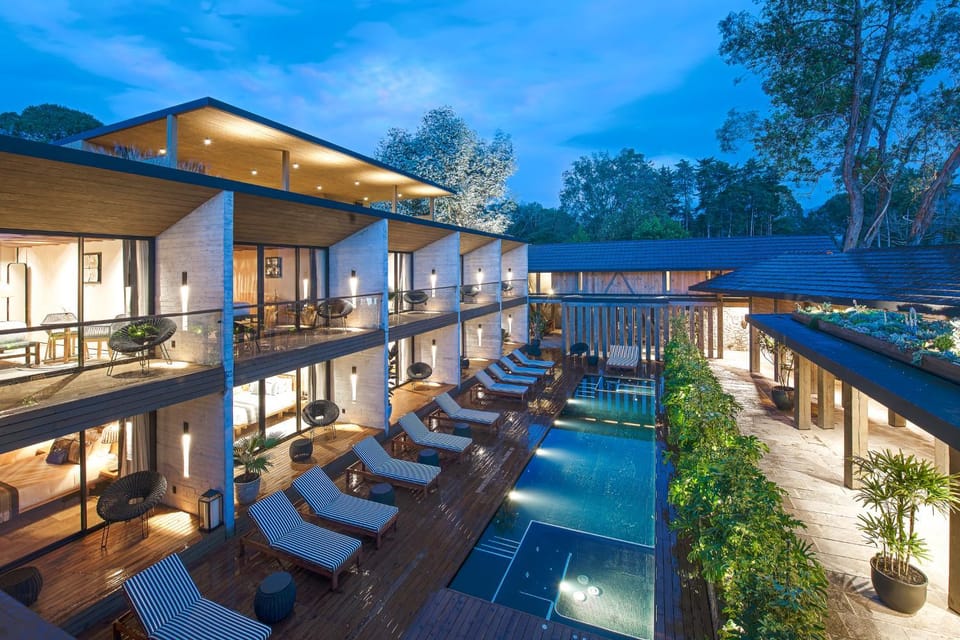 Property building, Patio, Night, Natural landscape, Garden, Hot Tub, View (from property/room), Balcony/Terrace, Garden view, Pool view, Swimming pool, Swimming pool, sunbed