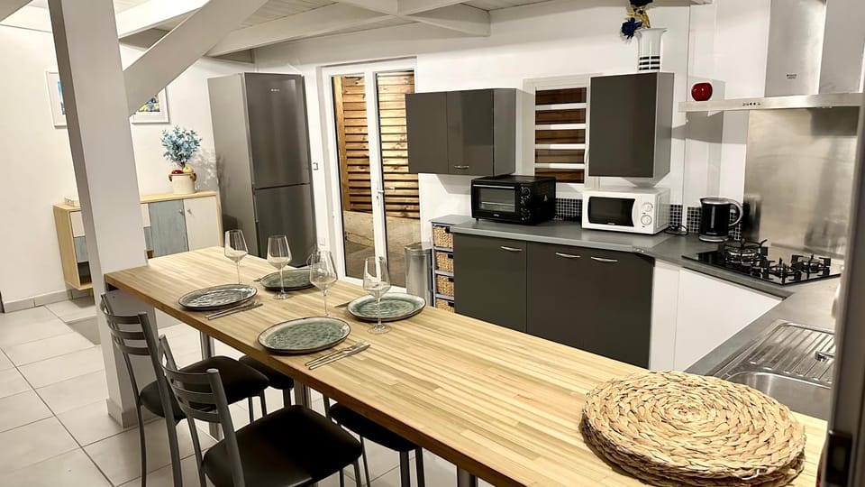 Dining area, minibar, pet friendly, stove, kitchen