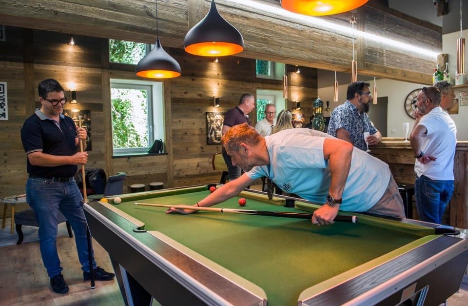 Billiard, Game Room