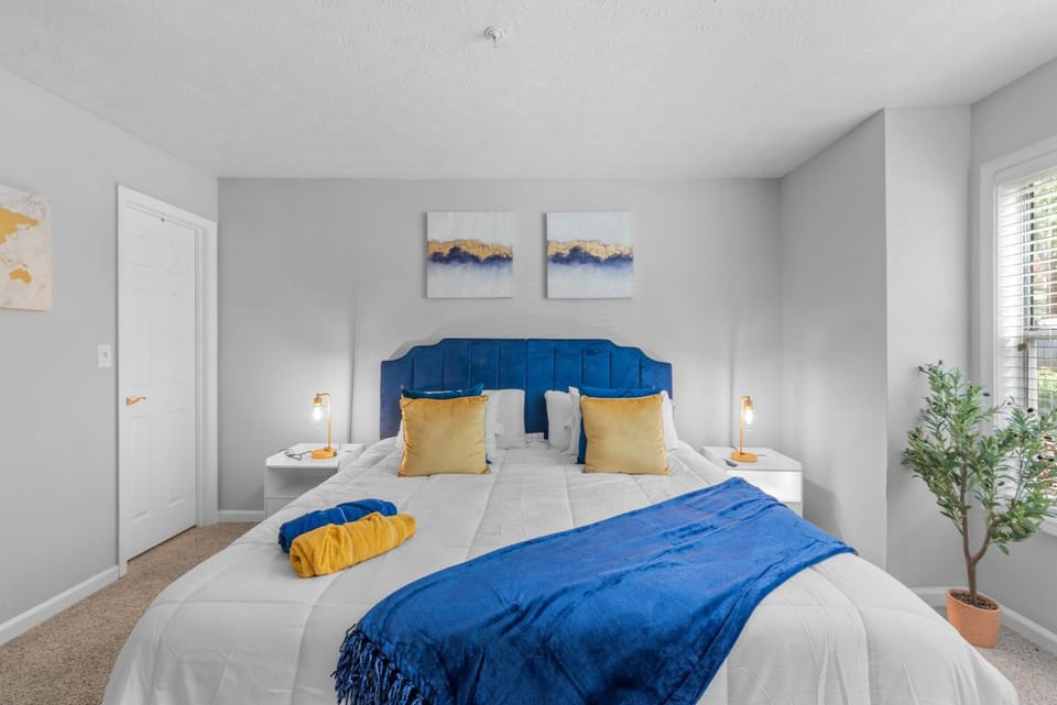 Modern Sapphire Sanctuary near Braves Stadium Apartment in Vinings
