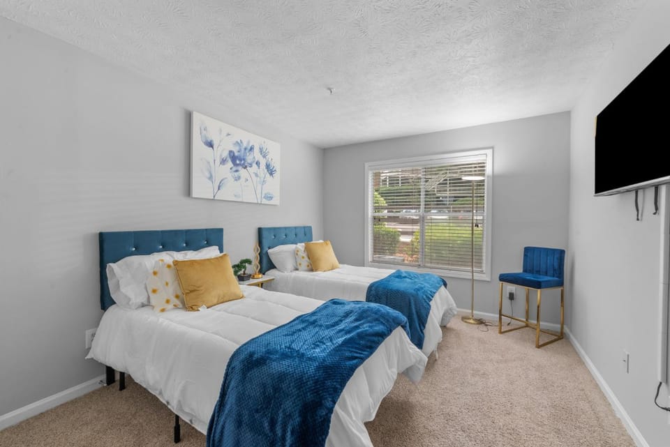 Modern Sapphire Sanctuary near Braves Stadium Apartment in Vinings