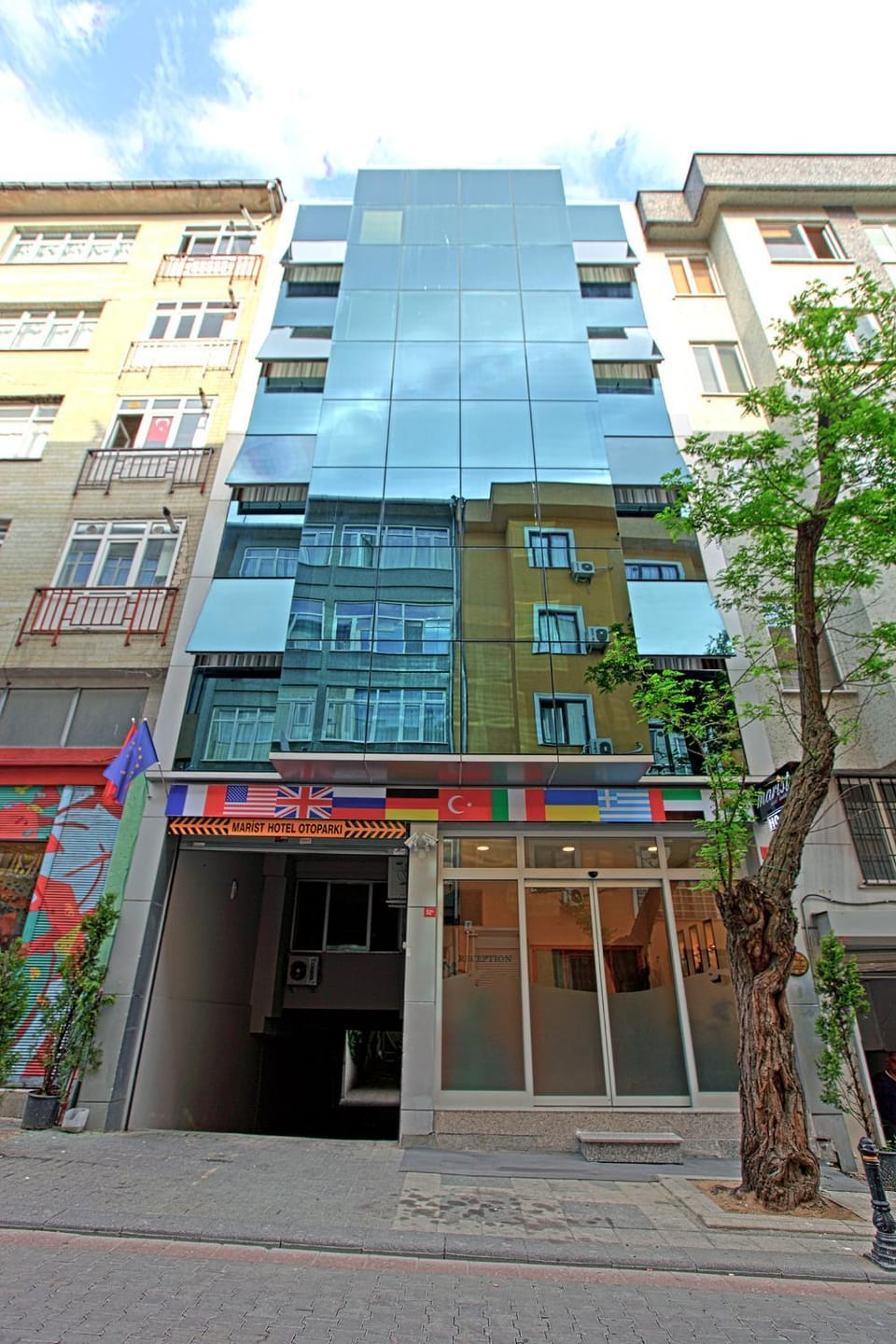 Facade/entrance