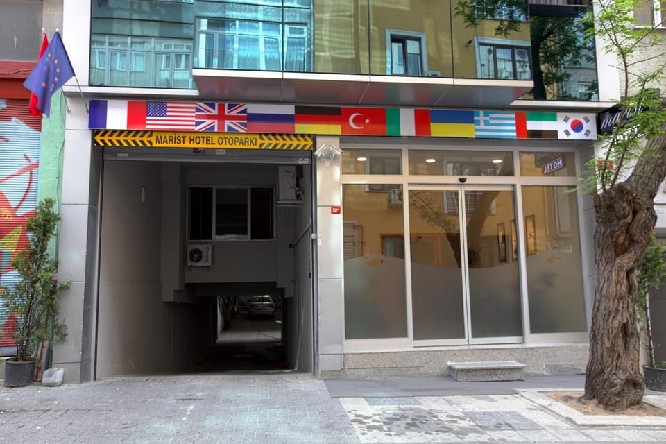 Facade/entrance