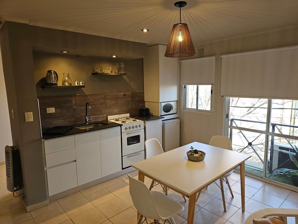 Kitchen or kitchenette, minibar, toaster