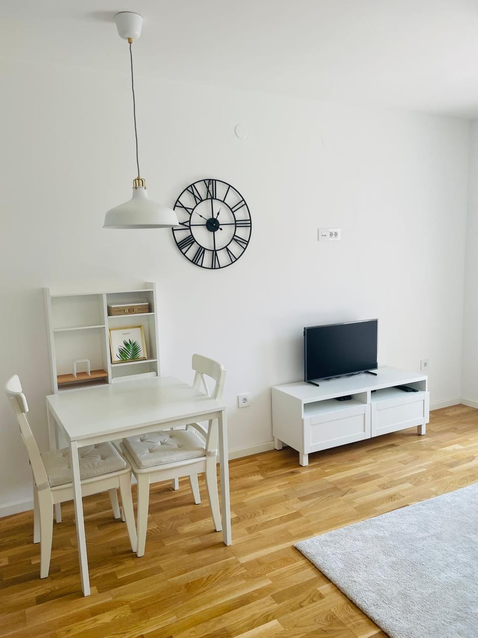 Communal lounge/ TV room, Living room, Seating area, Dining area