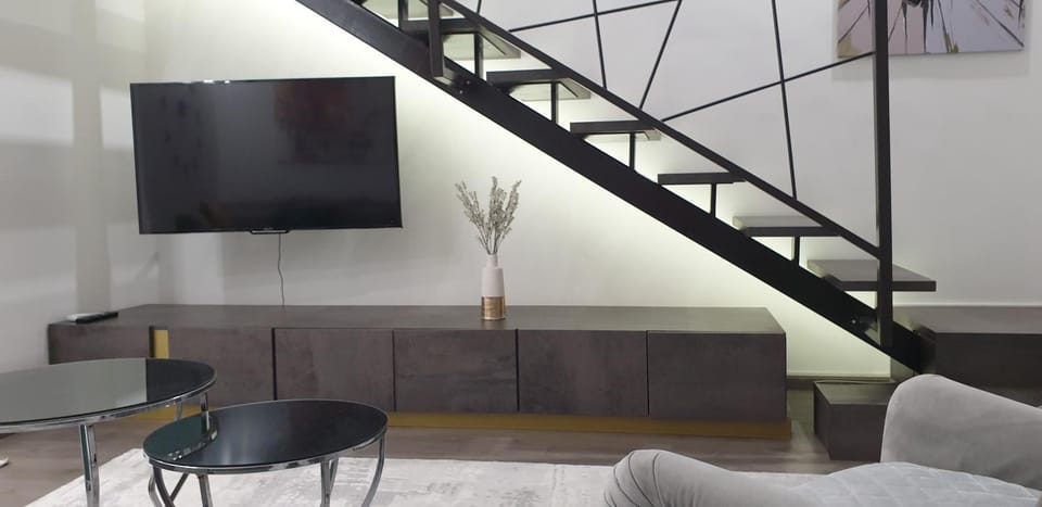 Communal lounge/ TV room, TV and multimedia, Living room, Seating area, Evening entertainment