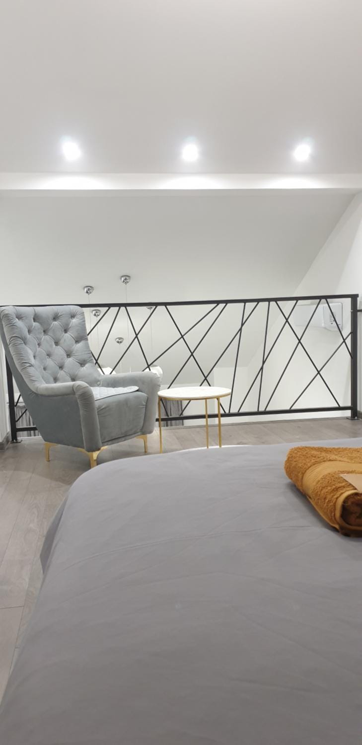 Bed, Seating area, Bedroom