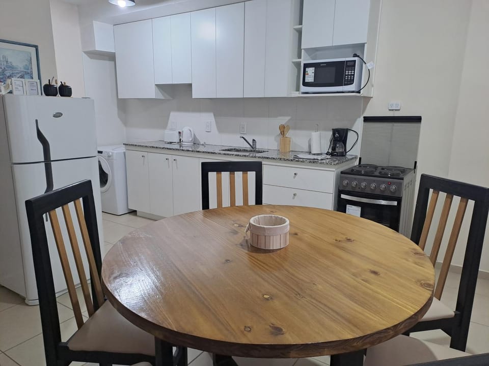 Moderno y nuevo apartamento con cochera en el centro Apartment in Mendoza
