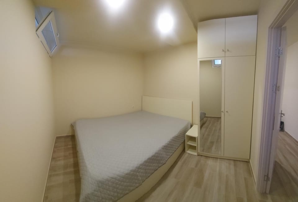 Bed, Living room